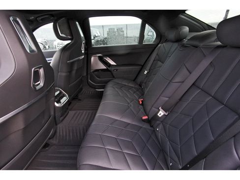 Used 2025 BMW 740i RWD image 7