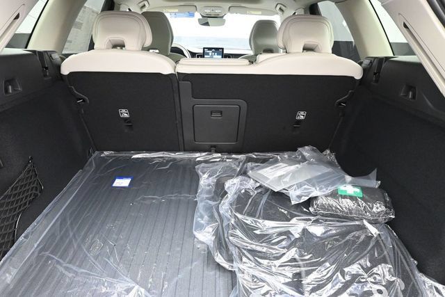 New 2026 Volvo XC60 B5 Ultra w/ Protection Package Premier AWD/4WD image 32