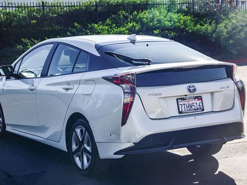 Certified 2016 Toyota Prius Four Touring image 5