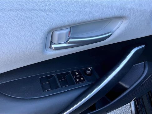 Used 2023 Toyota Corolla SE w/ SE Premium Package image 32