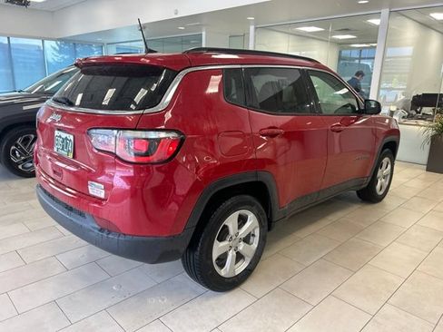 Used 2017 Jeep Compass Latitude w/ Popular Equipment Group AWD/4WD image 3