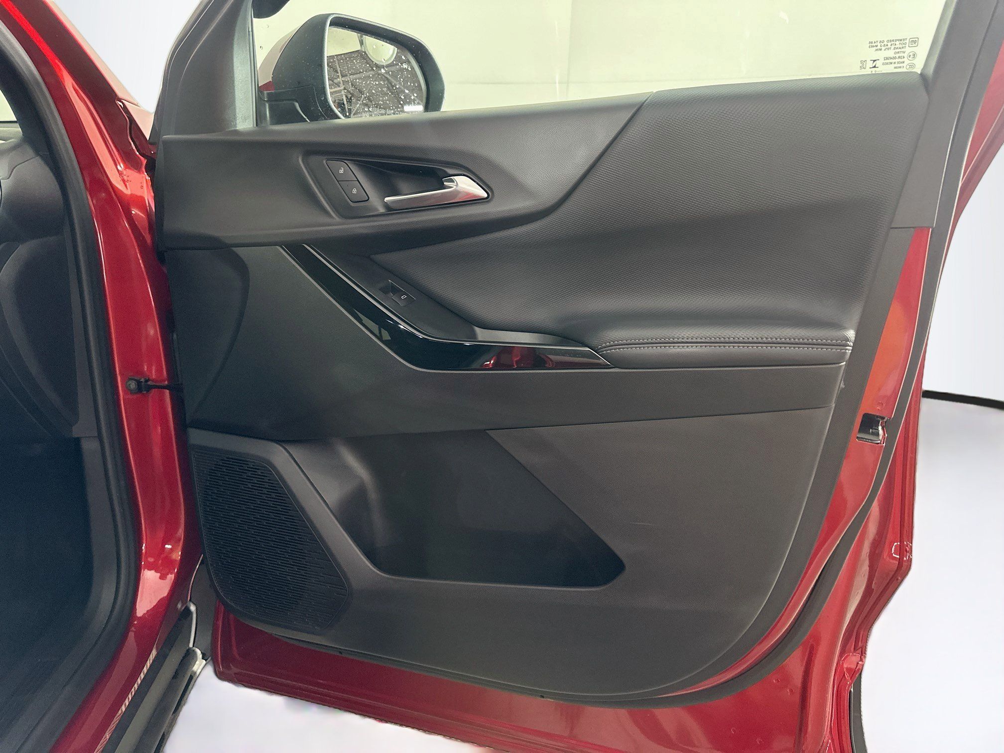 Used 2025 Chevrolet Equinox LT w/ Convenience Package II FWD image 32