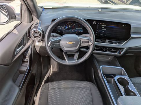 Used 2025 Chevrolet Equinox LT FWD image 16