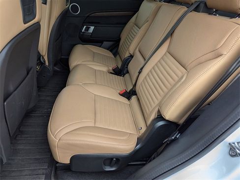 Certified 2024 Land Rover Discovery Dynamic SE image 15