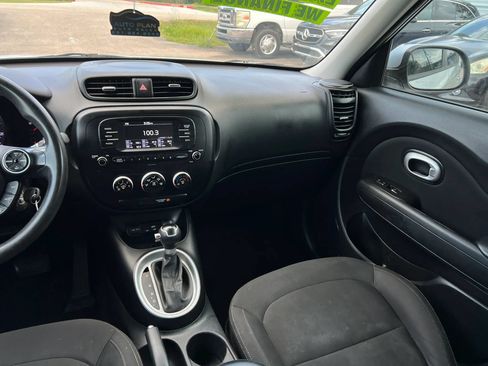 Used 2017 Kia Soul FWD image 16
