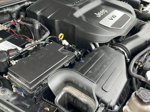 Used 2017 Jeep Wrangler Unlimited Sport AWD/4WD image 36