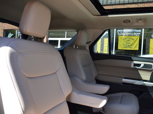 Used 2022 Ford Explorer XLT w/ Equipment Group 202A image 23