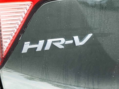 Used 2017 Honda HR-V LX image 9