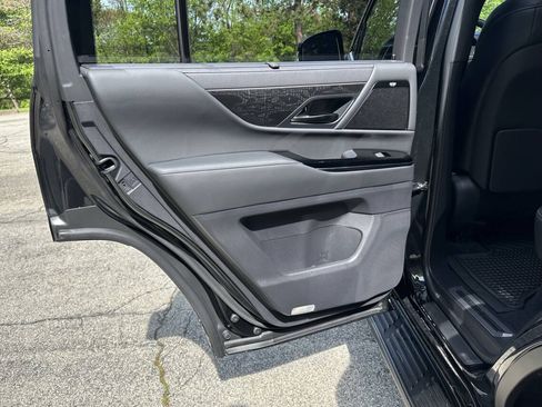 Used 2026 Lexus LX 700h Luxury AWD/4WD image 15