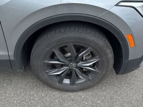 Certified 2023 Volkswagen Tiguan SE w/ Panoramic Sunroof Package FWD image 4