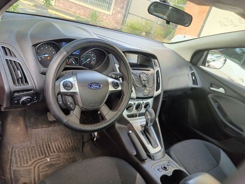 Used 2014 Ford Focus SE w/ SE Winter Package FWD image 11