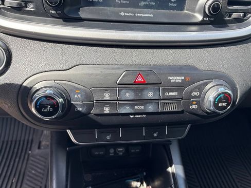 Used 2017 Kia Sorento FWD w/ LX Convenience Package image 17