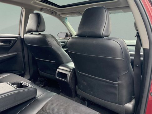 Used 2016 Toyota Camry SE w/ Moonroof Package image 30