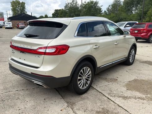 Used 2016 Lincoln MKX Select w/ Select Plus Package AWD/4WD image 5