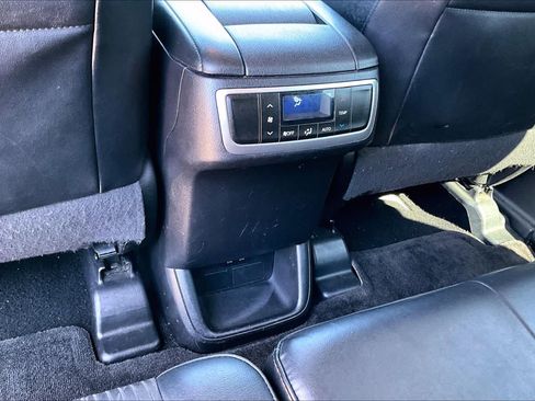 Used 2017 Toyota Highlander Plus FWD image 34
