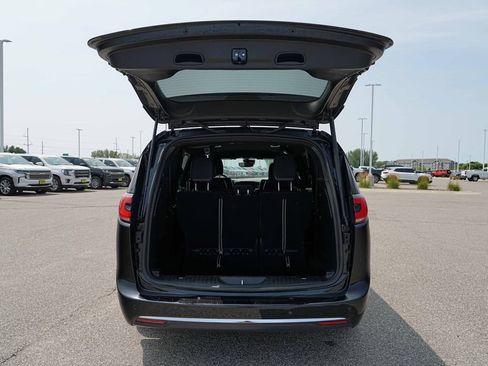 Used 2026 Chrysler Pacifica Select FWD image 14