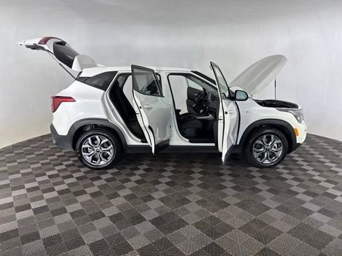 Certified 2026 Kia Seltos LX AWD/4WD image 15