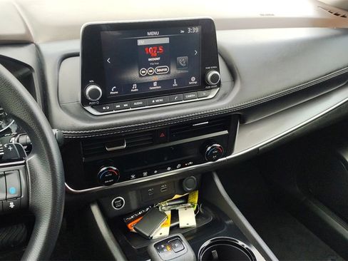 Used 2023 Nissan Rogue SV image 17