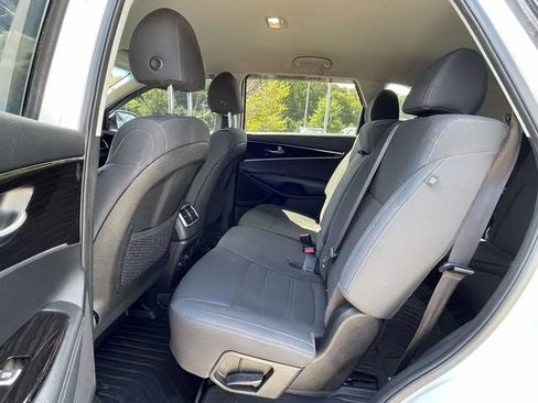 Used 2020 Kia Sorento FWD V6 image 11