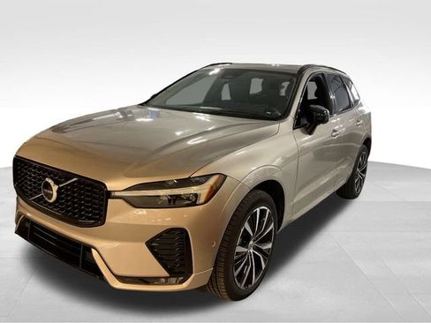 Used 2024 Volvo XC60 B5 Plus image 3