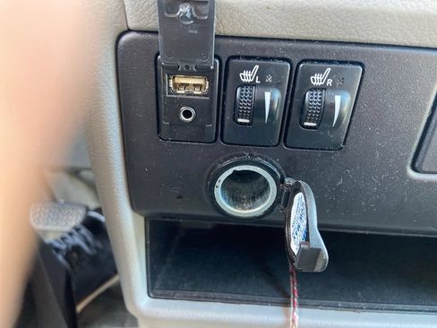 Used 2017 Toyota Sienna XLE AWD/4WD image 21