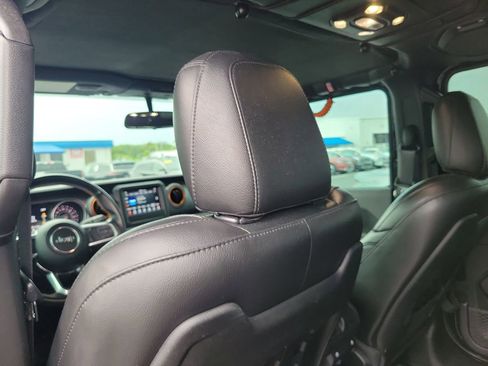 Used 2021 Jeep Gladiator Mojave w/ LED Lighting Group AWD/4WD image 9
