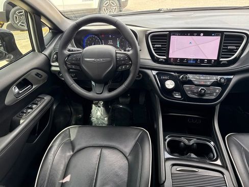 Used 2023 Chrysler Pacifica Limited w/ S Appearance Package FWD image 21