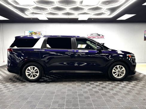 Used 2024 Kia Carnival LX FWD image 17
