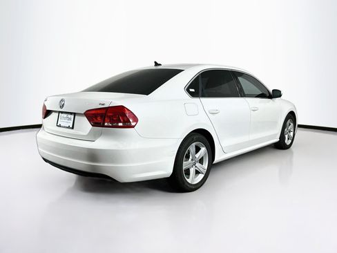 Used 2015 Volkswagen Passat 1.8T Limited Edition FWD image 9