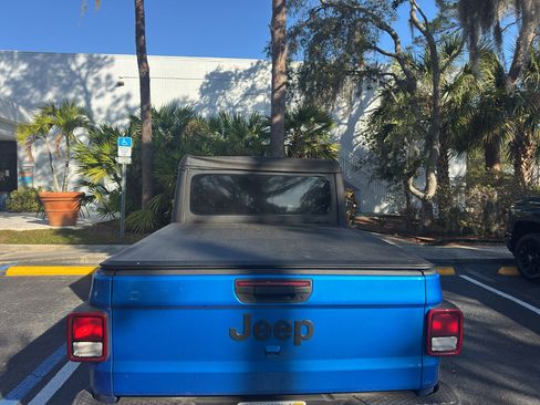 Used 2021 Jeep Gladiator Sport image 13