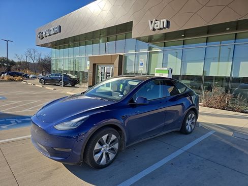 Used 2023 Tesla Model Y Long Range image 3
