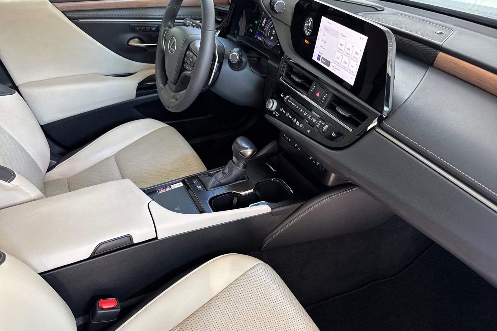 Certified 2024 Lexus ES 300h w/ Premium Package FWD image 19