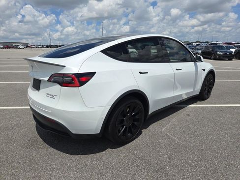 Used 2021 Tesla Model Y Long Range AWD/4WD image 3