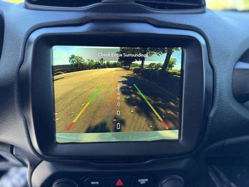 Certified 2023 Jeep Renegade Latitude w/ Sun/Sound Group AWD/4WD image 18