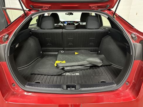 Used 2018 Toyota Prius Three image 32