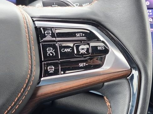 Used 2025 Jeep Grand Cherokee Summit AWD/4WD image 23