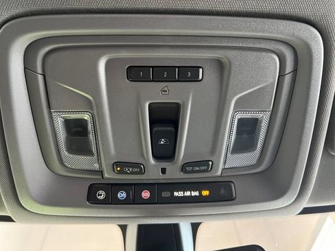 Used 2021 Chevrolet Silverado 1500 LT Trail Boss w/ Convenience Package II AWD/4WD image 19