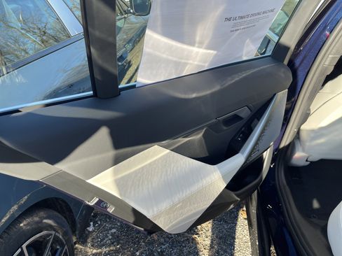 New 2026 BMW 530i xDrive w/ Premium Package image 13