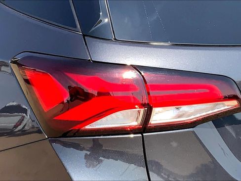 Used 2022 Chevrolet Equinox RS w/ RS Leather Package FWD image 29