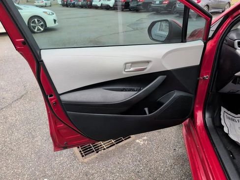 Used 2021 Toyota Corolla LE image 11