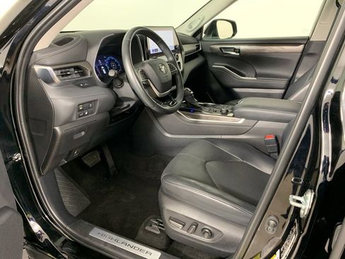 Used 2023 Toyota Highlander Limited image 33