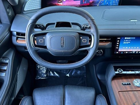 New 2026 Lincoln Navigator L Black Label AWD/4WD image 11