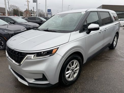 Certified 2023 Kia Carnival LX image 3