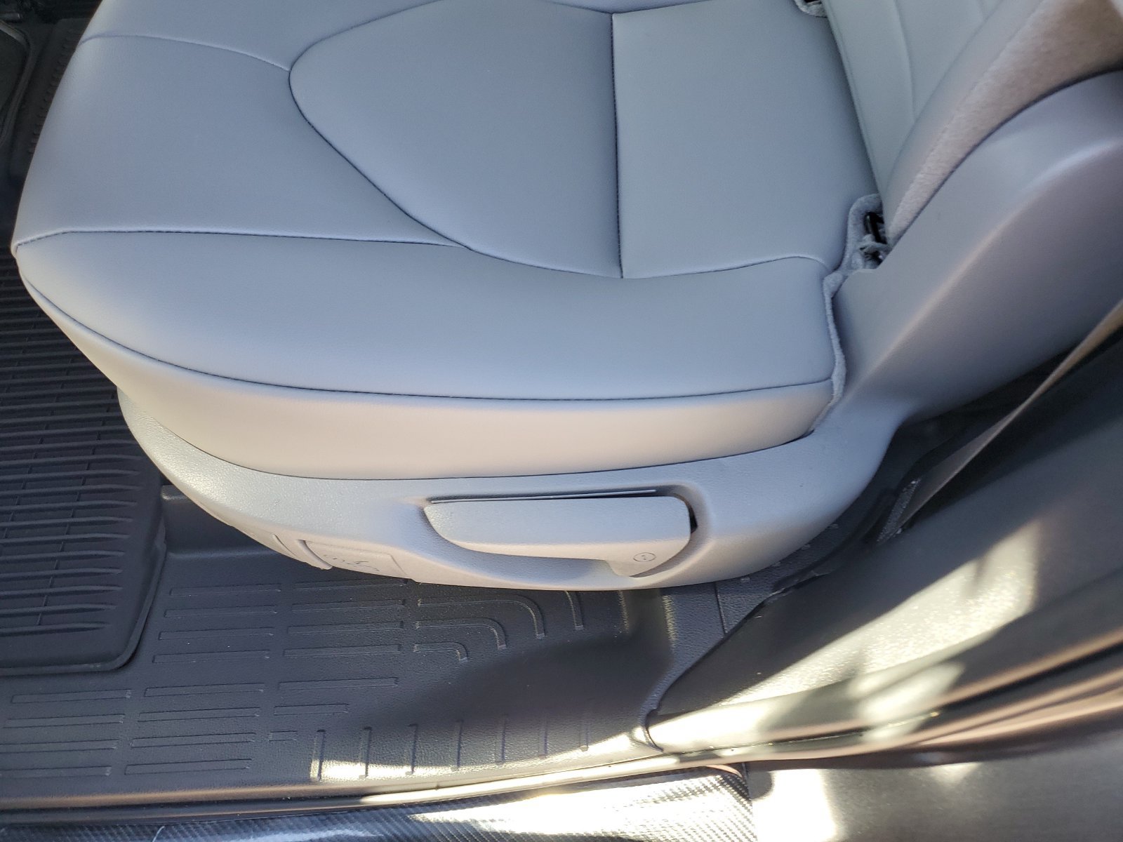 Used 2024 Toyota Highlander XLE AWD/4WD image 15
