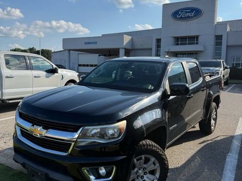 Used 2017 Chevrolet Colorado LT w/ LT Convenience Package RWD image 2