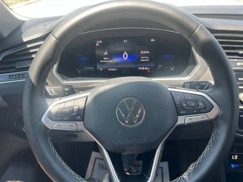 Used 2023 Volkswagen Tiguan SE FWD image 40