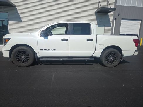Used 2018 Nissan Titan SV w/ SV Convenience Package RWD image 8