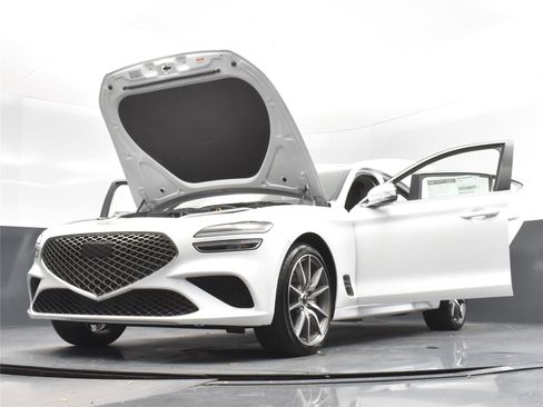 Used 2025 Genesis G70 2.5T image 22