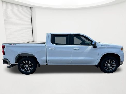 Used 2022 Chevrolet Silverado 1500 LT AWD/4WD image 4