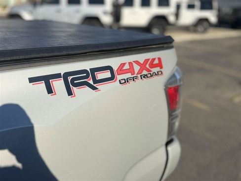 Used 2021 Toyota Tacoma TRD Off-Road w/ Technology Package AWD/4WD image 14